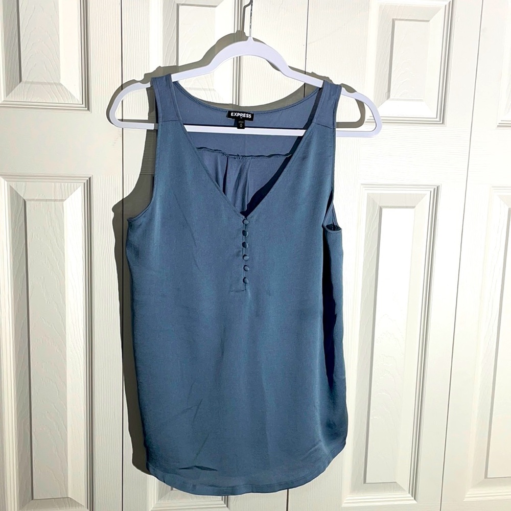 Express sleeveless button top